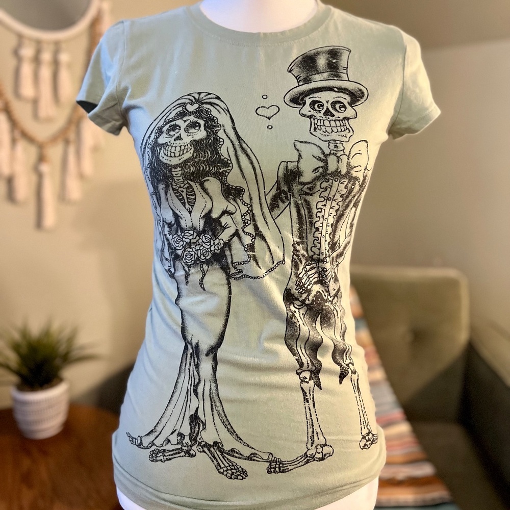 ❌ SOLD ❌ BRIDE & GROOM SKELETO TEE